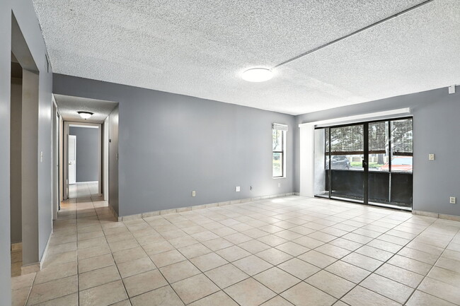 Building Photo - 8201 Sun Spring Cir