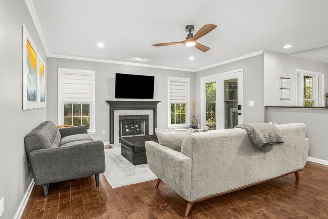 Building Photo - 201 St Regis Ln
