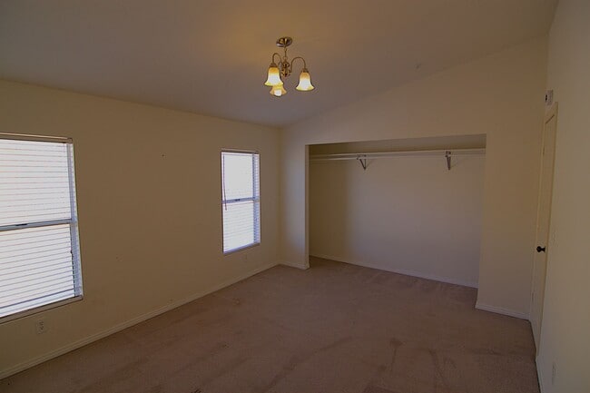 Building Photo - 35850 Via Famero Dr