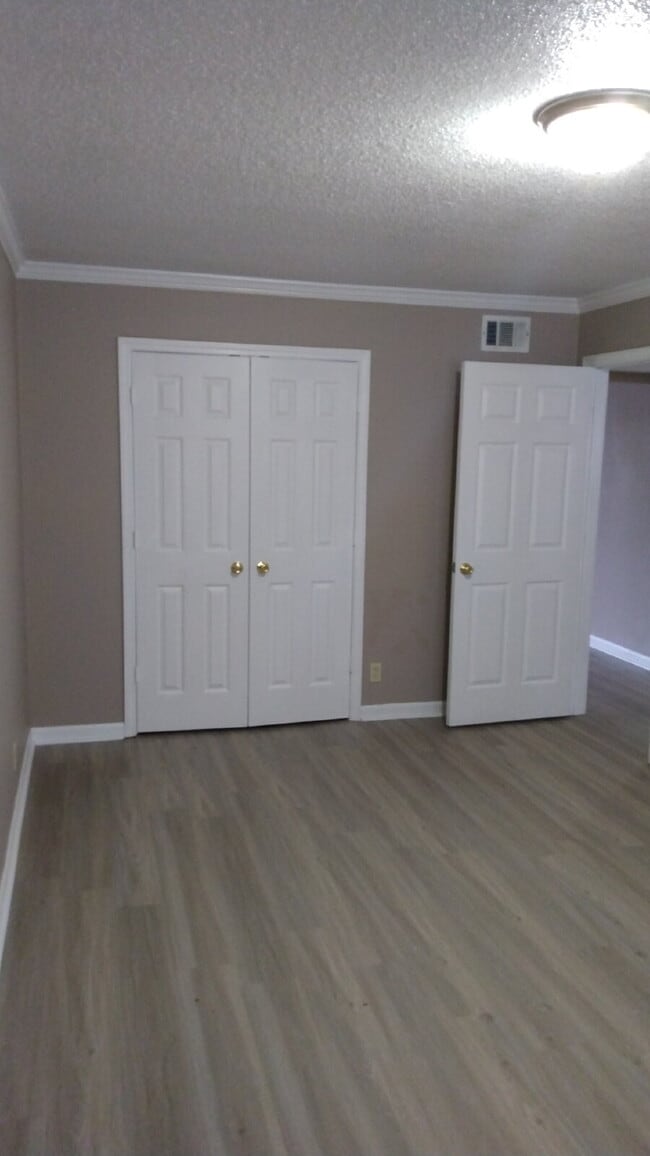 Building Photo - Welcome Home to your 2 Bedroom | 1 Bathroom Apartment Home located at Chateau Royal in Orange, TX!