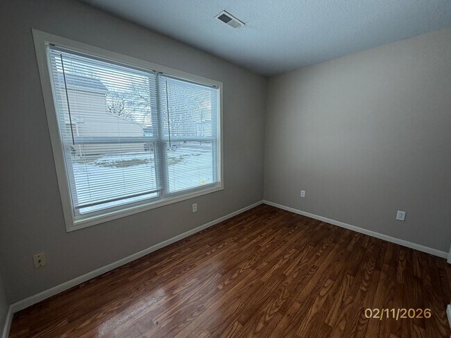 Building Photo - 427 E Masterson Ave