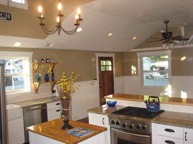 Building Photo - 7822 Lakewood