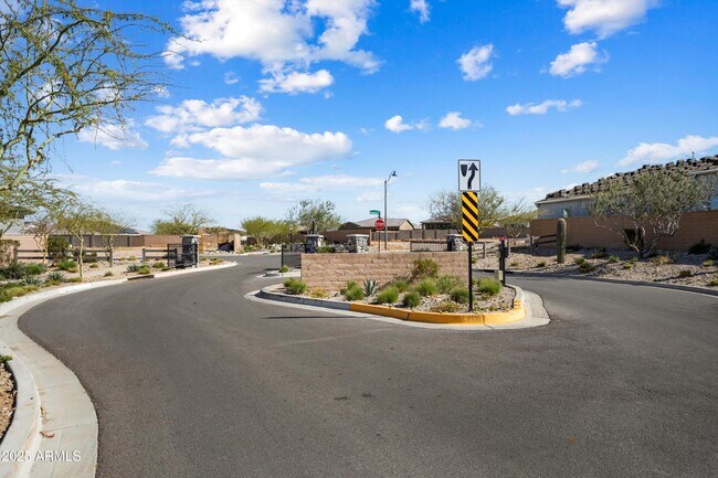 Building Photo - 21387 W Meadowbrook Ave