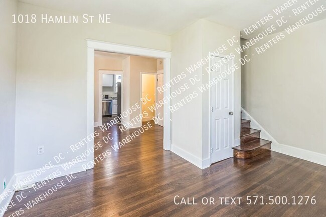 Primary Photo - Newly renovated 3bd/1.5bth end unit TH Nes...