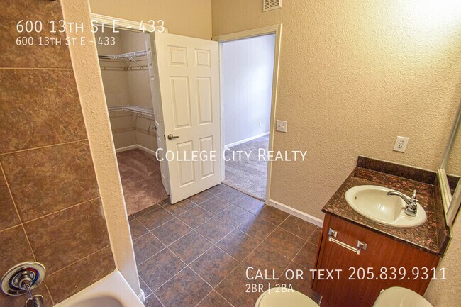 Building Photo - 600 13th St E