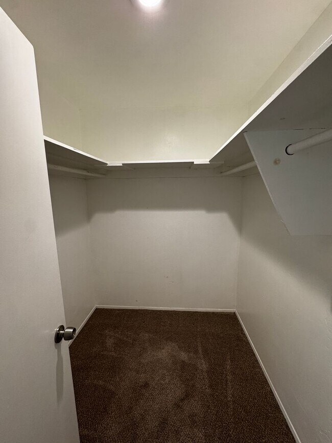 Building Photo - 5448 Encina Dr