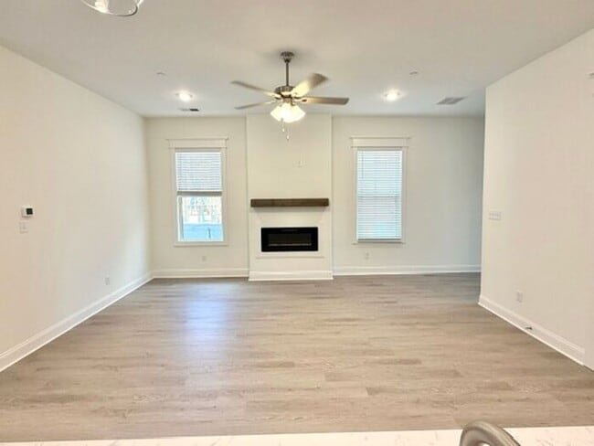 Building Photo - Now Leasing a Brand New 4-Bedroom 3.5 Townhome in Olive Branch-Minutes from Methodist Hospital