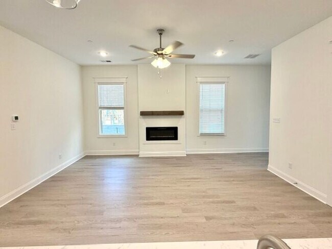 Building Photo - OPEN HOUSE! Now Leasing a Brand New 4-Bedroom 3.5 Townhome in Olive Branch-Minutes from Methodist...
