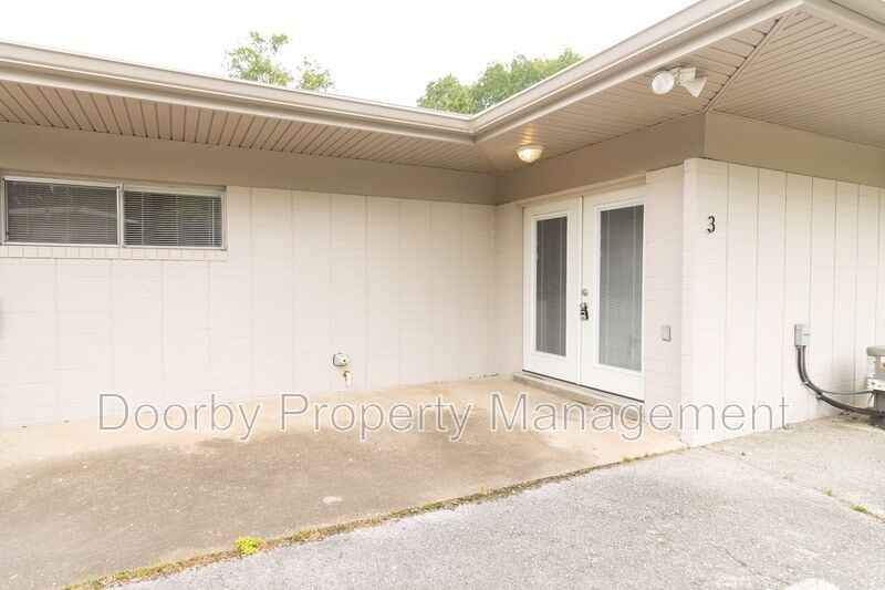 Primary Photo - 3101 Ellis Ave