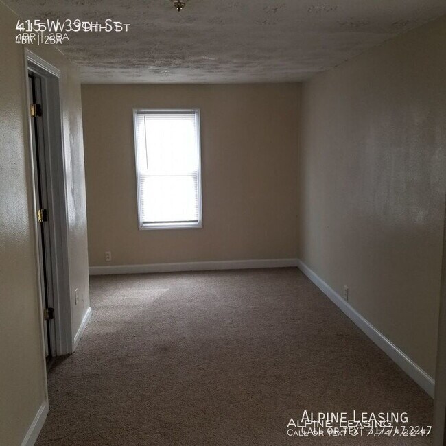 Building Photo - 415 W 39th St