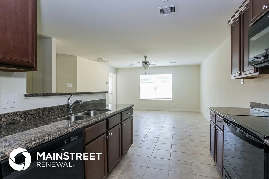 Building Photo - 27032 Leonardo Dr