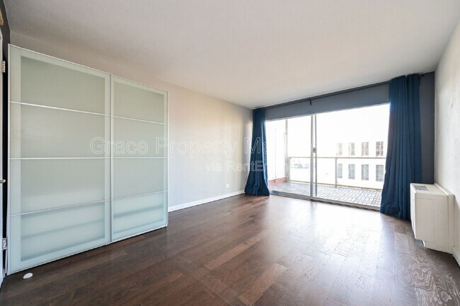 Building Photo - 888 Logan St