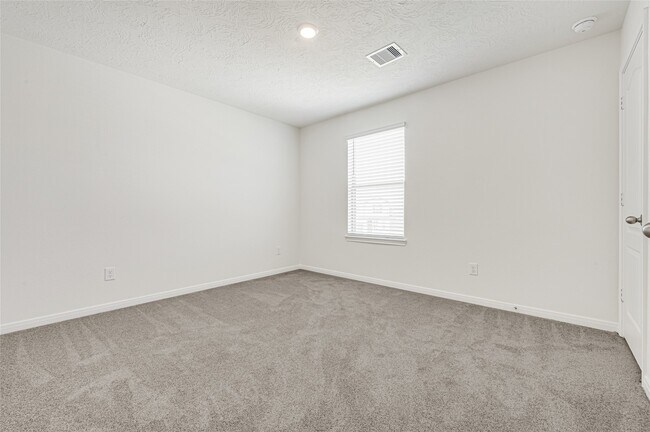 Building Photo - 5510 Blackbird Ln