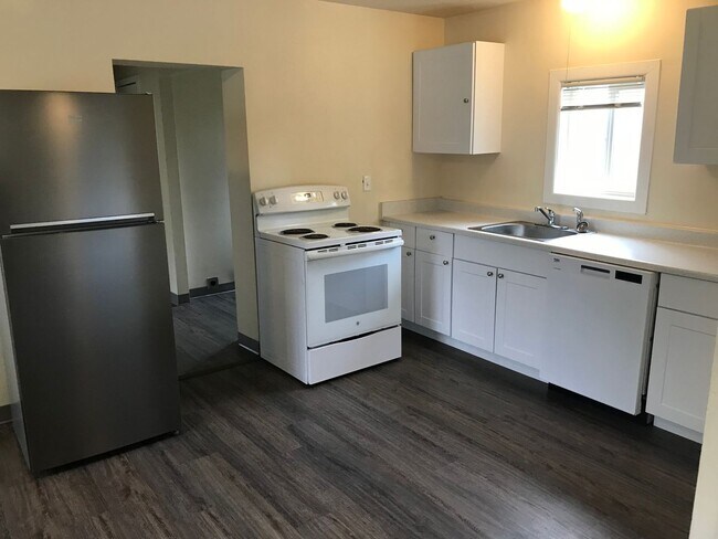 Building Photo - [HUD 1087] 2 Bedroom 2 Bathroom w/ Large Back Yard