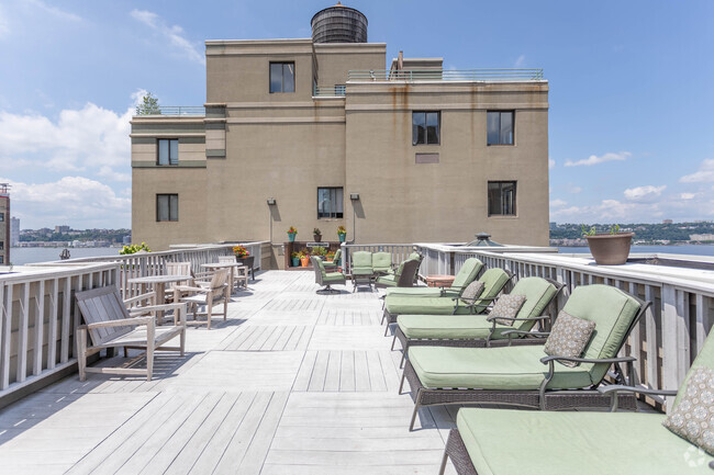 ROOF DECK - Hudson Park