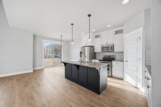 Building Photo - Stunning townhome on Sleepy Ridge