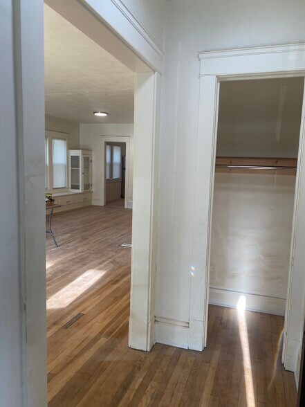 Building Photo - 1323 W 102nd St