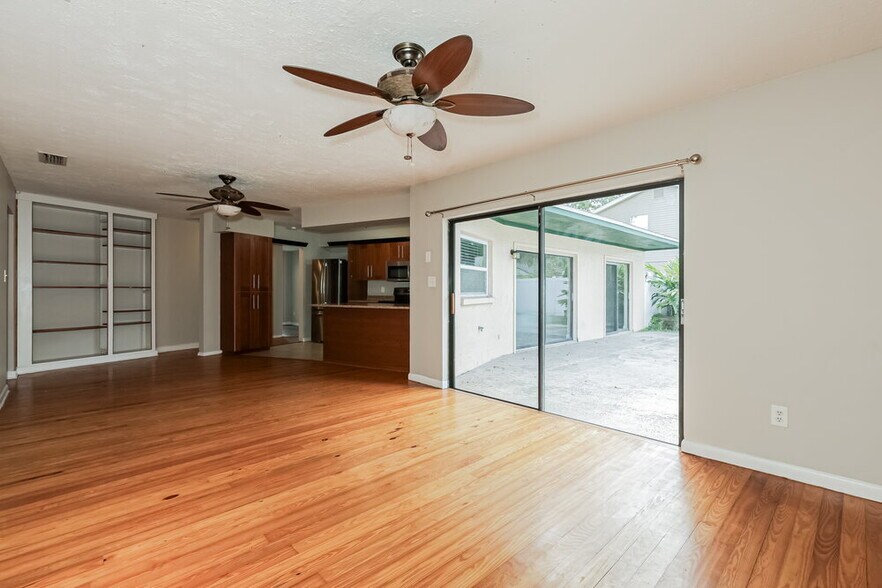 Building Photo - 3819 Cloverhill Ct