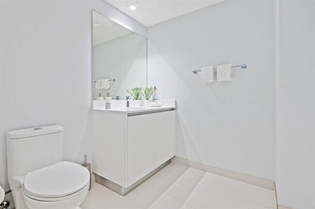 Building Photo - 1116 N Ocean Blvd