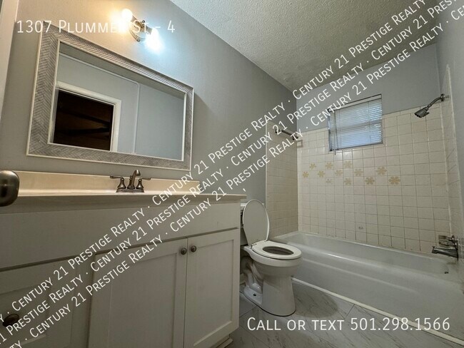 Building Photo - 1307 Plummer St