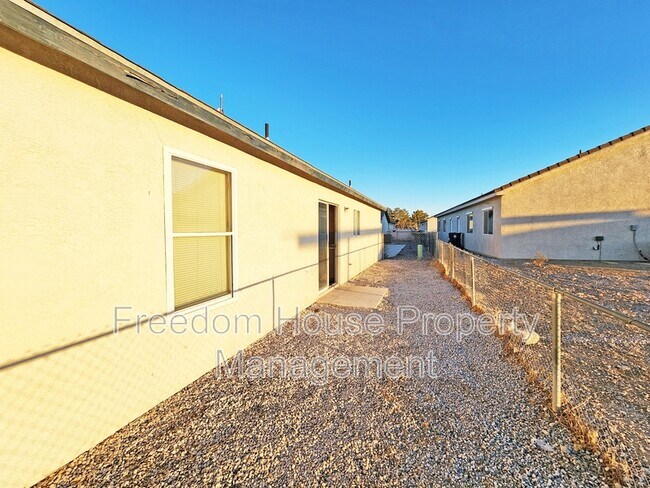 Building Photo - 1381 Ogallala St