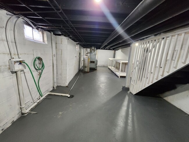 Building Photo - Spacious 2 Bedroom Ranch Home