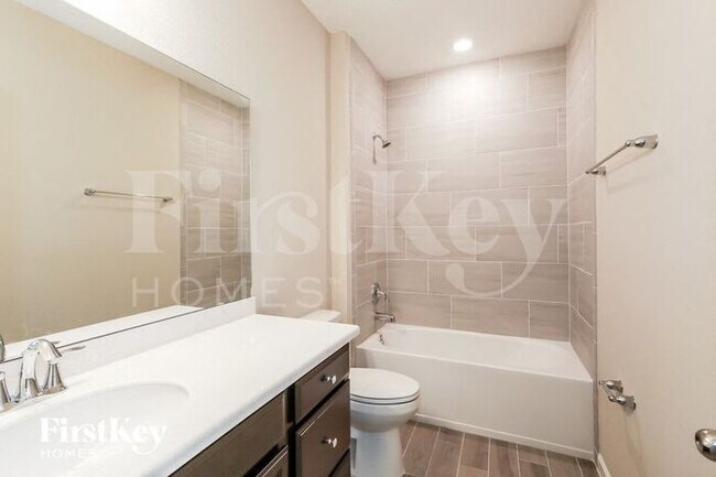 Building Photo - 219 Bloomfield Wy