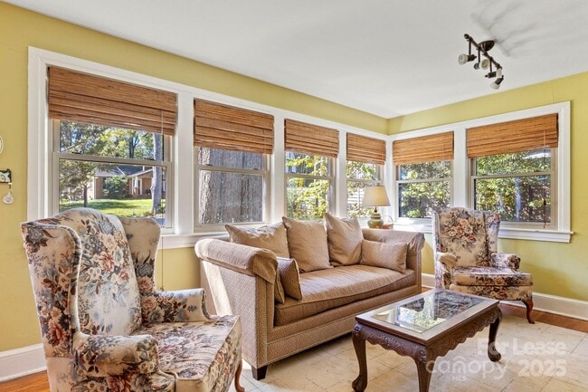 Building Photo - 2917 Forest Park Dr