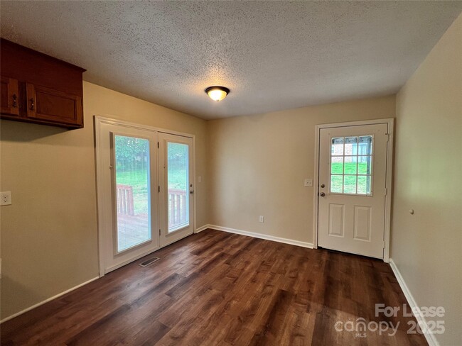 Building Photo - 140 Brookhollow Dr