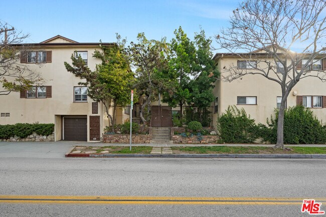 Building Photo - 354 S Camden Dr