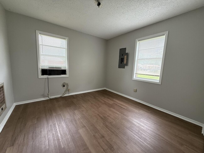 Building Photo - 119 Jelk St
