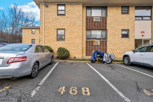 Building Photo - 401 US-22