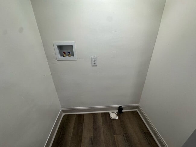 Building Photo - Charming 1BR Apartment in Bristol, TN - Cozy Living Awaits!