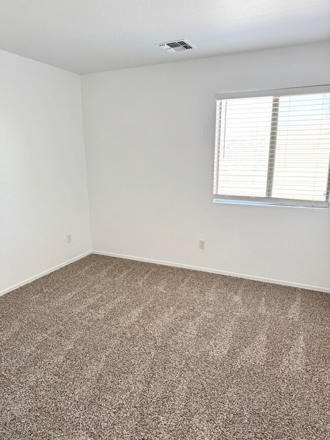 Building Photo - 8464 W Forest Grove Ave