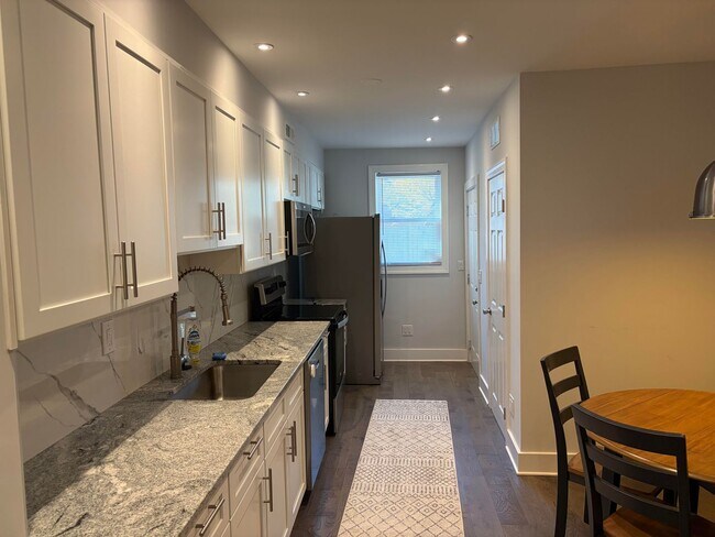 Building Photo - Modern 2- Story Townhome with Fenced in Back Yard