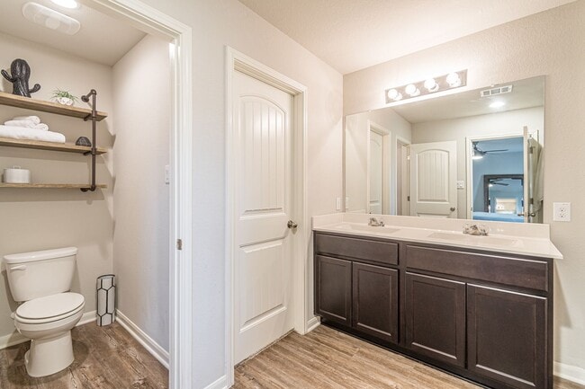 Building Photo - 2569 McCrae