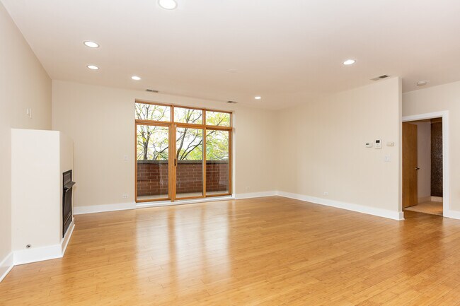 Building Photo - 5766 N Lincoln Ave