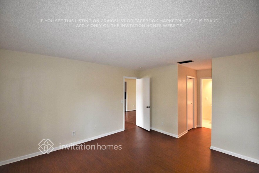 Building Photo - 3520 SW 70th Ave