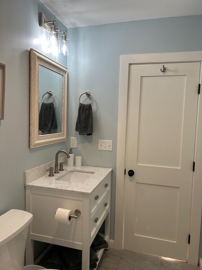 Building Photo - 9 Angle St