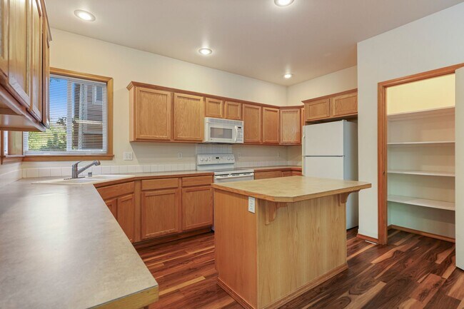 Building Photo - Charming 4-Bedroom Home on Tumwater Hill –...