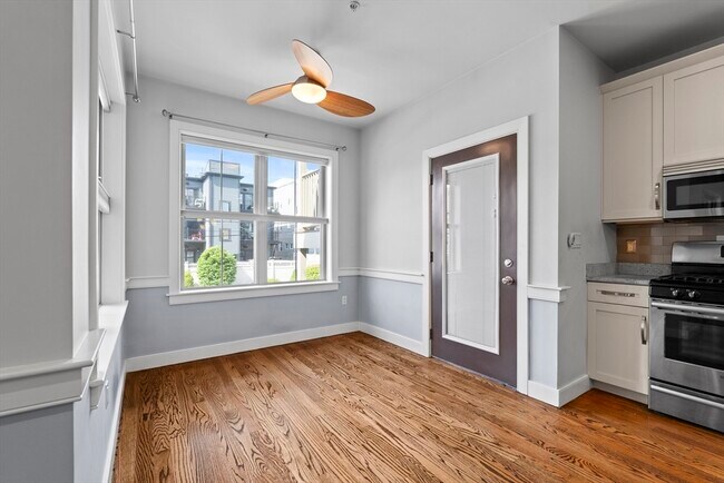 Building Photo - 774 E 3rd St