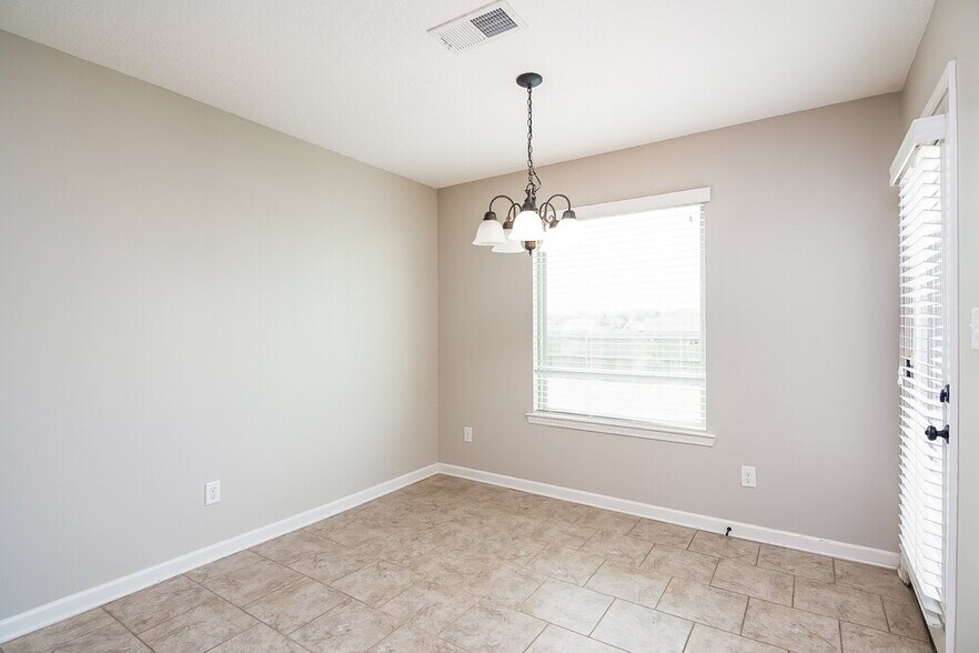 Building Photo - 40 Willow Springs Ln