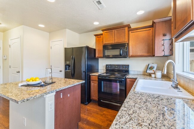 Building Photo - Cute Caldwell Home