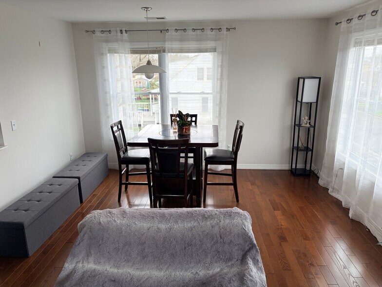 Building Photo - 124 S 15th Ave