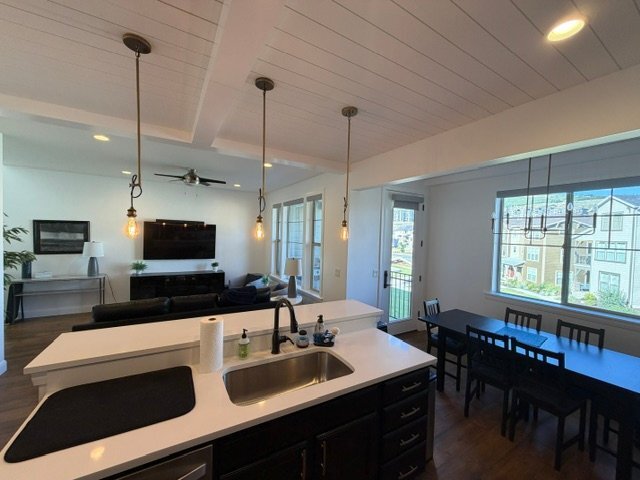 Building Photo - 1098 W Cattail Ct