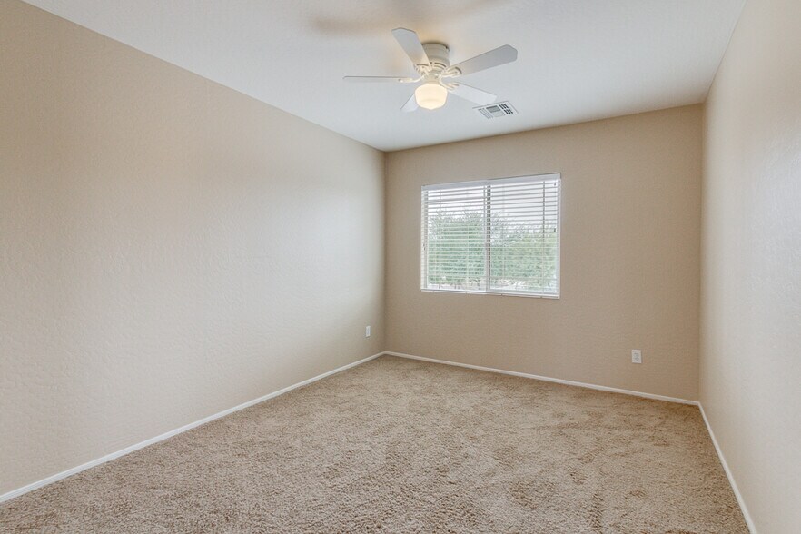 Building Photo - 1326 E Macaw Dr