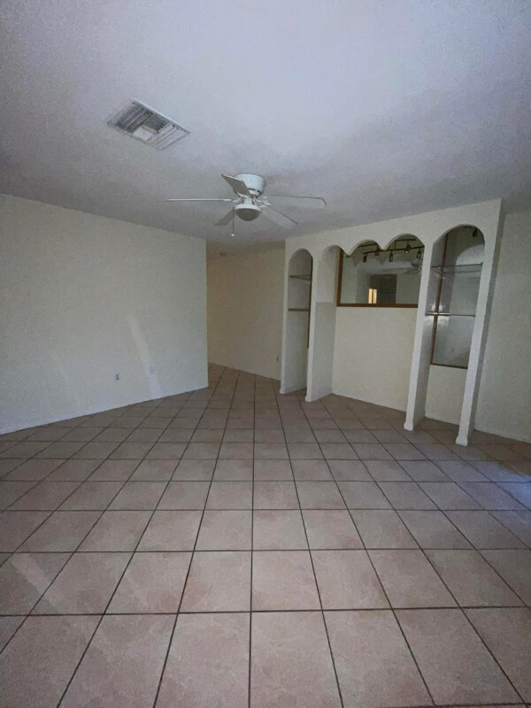 Building Photo - 1536 Barbarie Ln