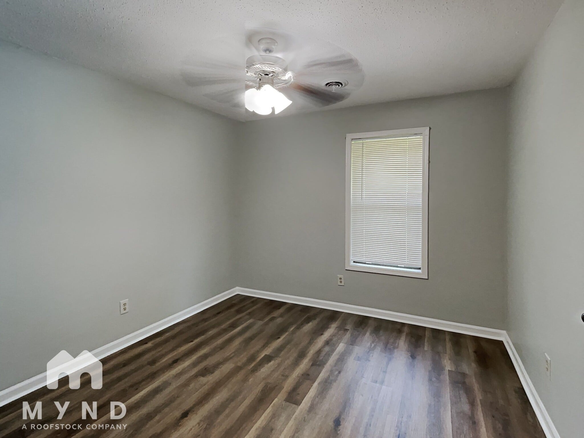 Building Photo - 7542 Lone Oak Cove
