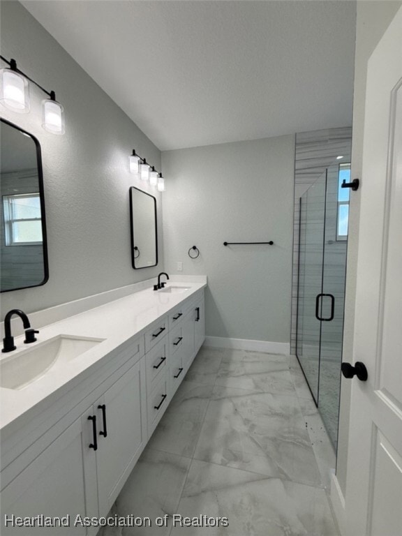 Building Photo - 2011 W Falcon Rd