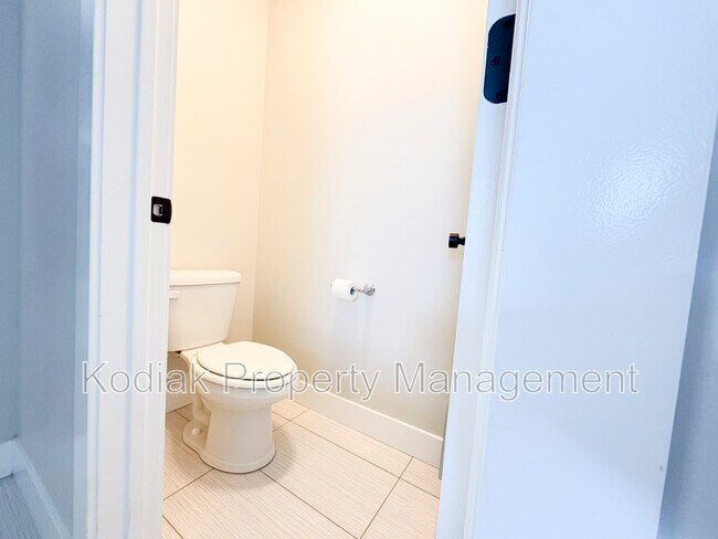 Building Photo - 1364 Petunia Ct